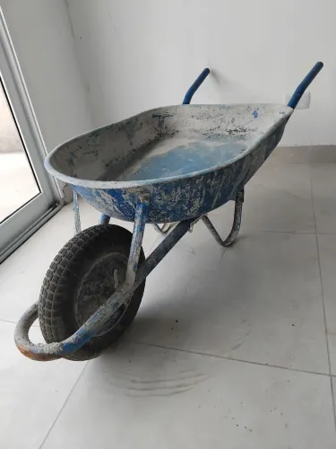 Carrinho de mão tramontina carriola construção civil reforma pneu de borracha com câmera