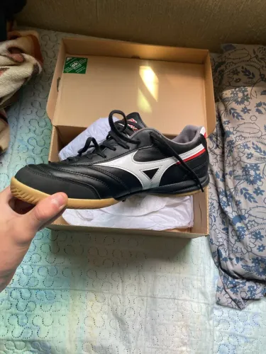 Tênis de futsal mizuno