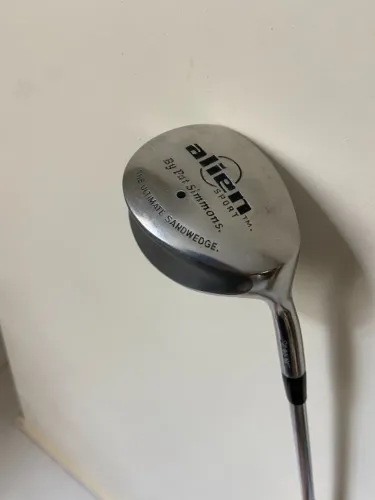 Relíquia Golfe: Alien Pat Simmons The Ultimate Sand Wedge
