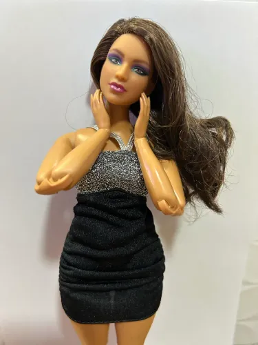 Linda boneca Barbie looks 12 em excelente estado 