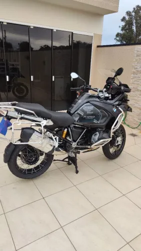 BMW R 1250 GS ADVENTURE TRIPLE BLACK - 2023- IMPECÁVEL, APENAS 8000 KM, ÚNICO DONO.