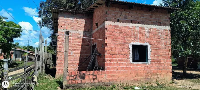 Vende-se casa 7x8 em alvenaria.
