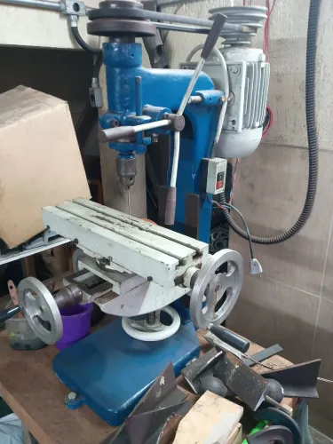Furadeira de coluna trifásica