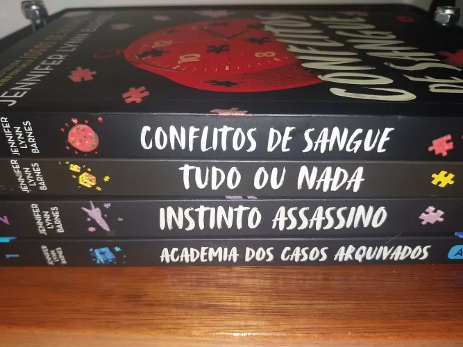 Os 4 livros da serie academia dos casos arquivados