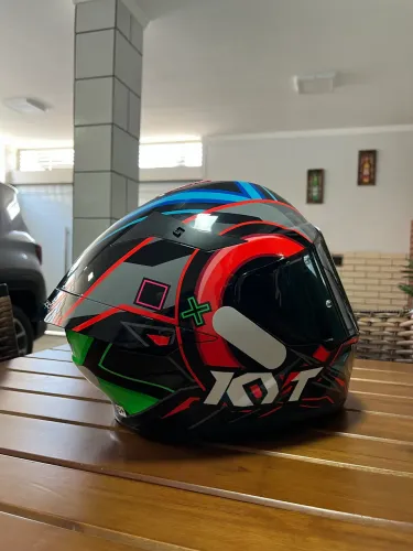Capacete KYT TT Course fechado