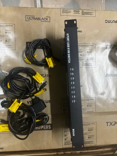 Chaveador Switch KVM Vga - Usb 08 portas + 08 Cabos VGA USB 1,5 M