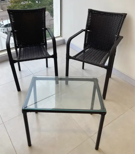 Vendo 2 cadeiras novas de alumínio , com uma mesinha 
