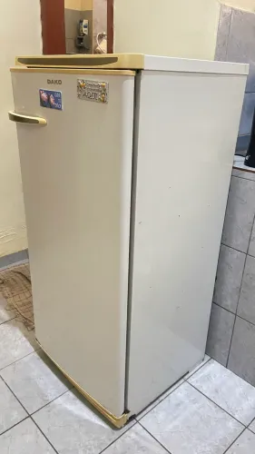 Vende-se geladeira ?com defeito?