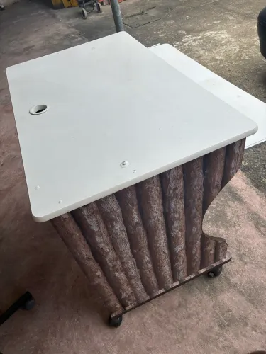 Vendo mesa para computador. Perfeita para uso. Retirada em Campo Grande