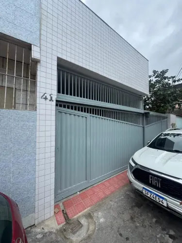 Casa 2 quartos com suíte, garagem e quintal no Divino Espírito Santo