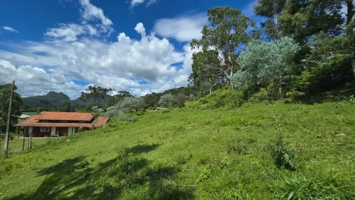 Terreno com casa frente para a SC 370