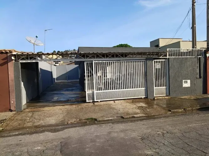 Casa Térrea 2 dormitórios com 250m², 5 Vagas e Edícula no Jardim do Lar (Centro) - Várzea