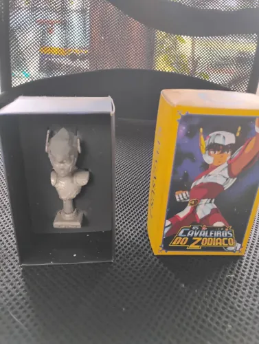 Seiya Pegasus Cavaleiros do Zodíaco metálico.