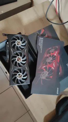 Placa de Vídeo AMD Radeon RX 6750 XT 12GB - Excelente Estado + Caixa