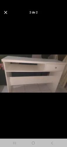 Mesa toda projetada para manicure ou nails designer.