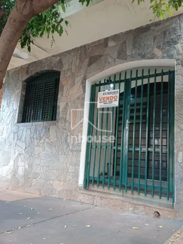 Casa Padrão à Venda em Vila Tibério - Ribeirão Preto