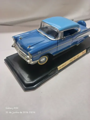 Carrinho chevrolet bel air 1957 road signature 1/18