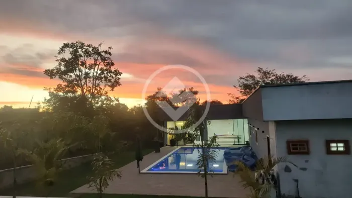 Chácara à Venda de Alto Padrão Porteira Fechada | Condomínio das Palmeiras GO-020 em Bel