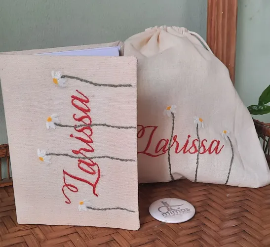 Kit bloquinho bordado + saquinho (personalizados)