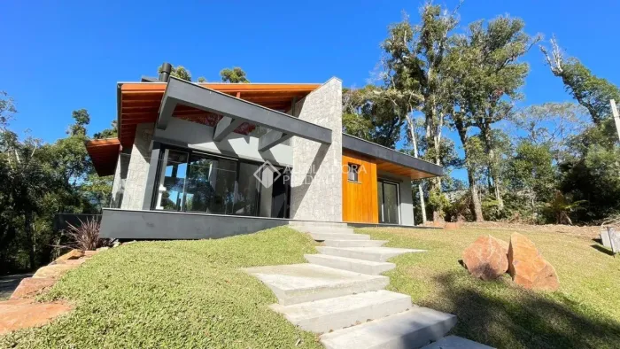 Casa à venda em Gramado no Loteamento Vivendas do Arvoredo.