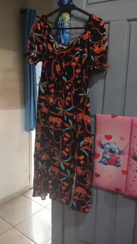 Vestido estampado com fenda