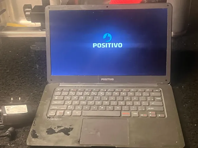 Not positivo tela travada com carregador original 
