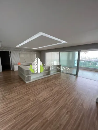 Apartamento de 284m² com 4 Suítes e Vista Alta no Jardim das Perdizes