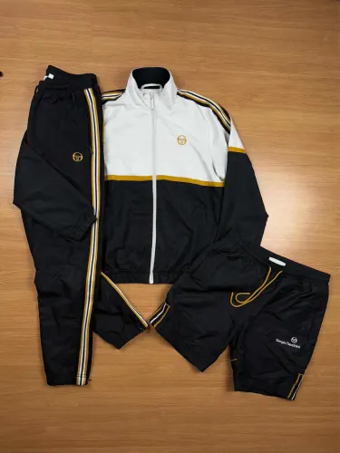 Conjunto Sergio Tacchini + shorts do mesmo conjunto