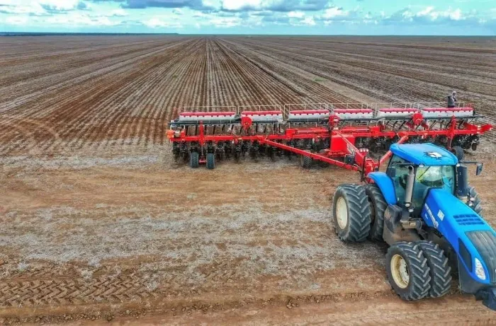 Fazenda de 62 mil hec, 32 mil hec em produção. No MT. R$: 5 bilhões de reais.