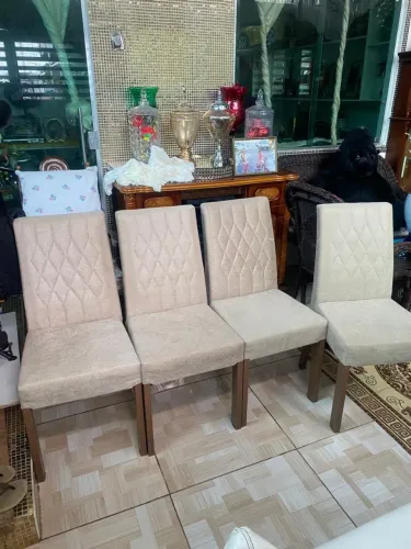 CONJUNTO DE 04 CADEIRAS 