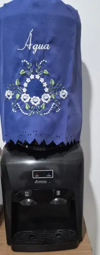 Vendo bebedouro bivolt , compre e leve a capa do galão de brinde. 