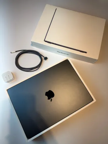 MacBook Air M2 - Estado de Novo