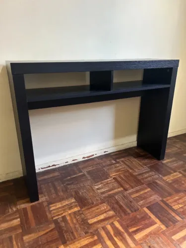 Aparador preto multiuso com nichos (ideal para TV e decoração)