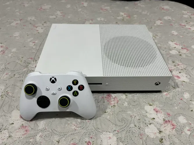 Xbox one S + controle Séries S