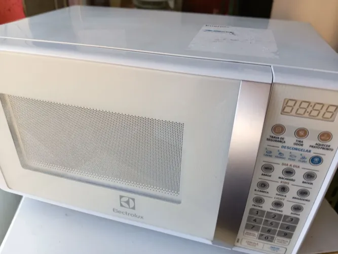 Micro-ondas seminovo R$250,00
