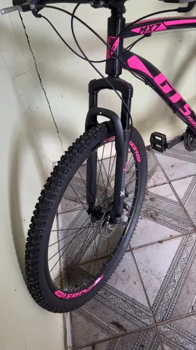 Bicicleta GT Sprint MX7 com aro 29, quadro de alumínio e freio a disco