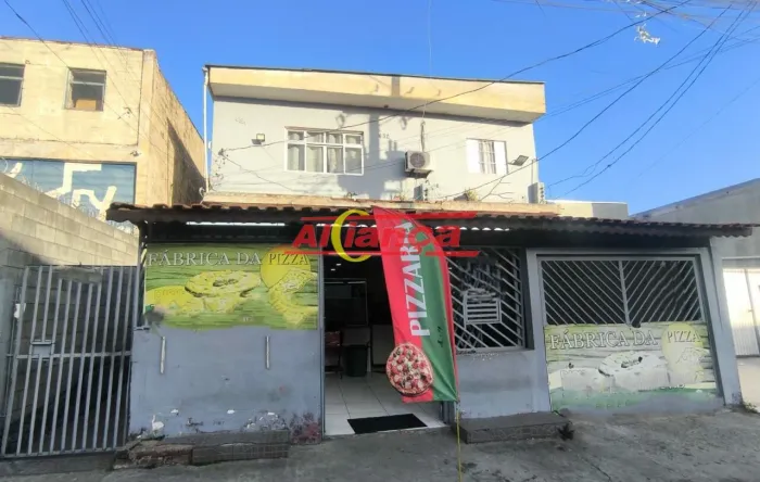 IMÓVEL COM 2 SALÕES COMERCIAIS E 6 CASAS !