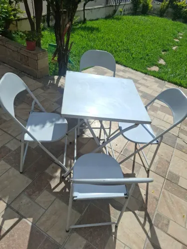 3 Conjuntos de mesas dobráveis com 4 cadeiras metálicas dobráveis