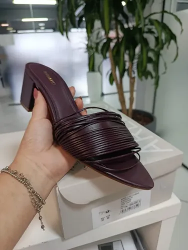 Sapato Mule Salto Médio Arezzo - Elegante
