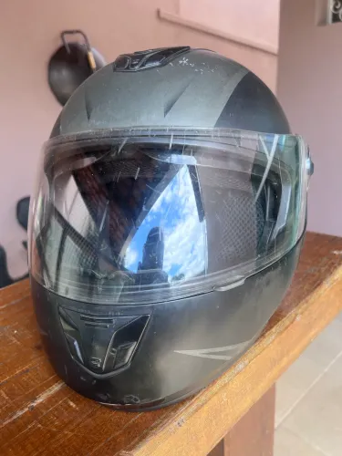 Capacete Califórnia Racing número 60 USADO