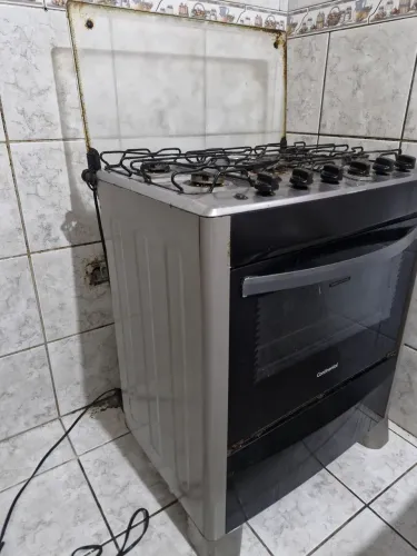 Fogao continental em perfeita funcionalidade