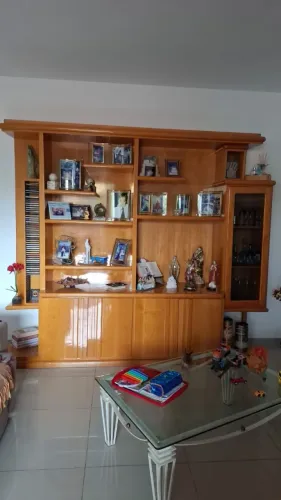 Sofá,estante cama casal,mesa vidro e mármore