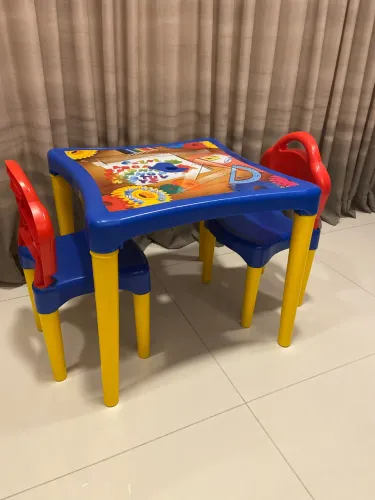 Mesinha infantil com 2 cadeiras 