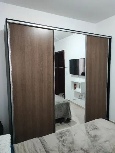 Guarda roupa casal enorme e todo em mdf