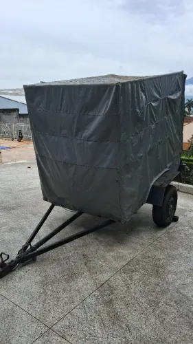 Reboque muito novo
