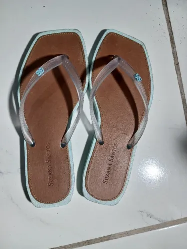 Chinelo Rasteira Suzana Santos Verde e Marrom Bico Quadrado - Tam 36