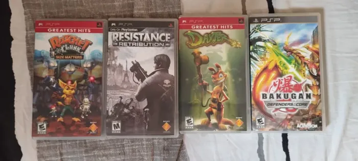 4 jogos de PSP: Ratchet & Clank, Daxter, Resistance e Bakugan