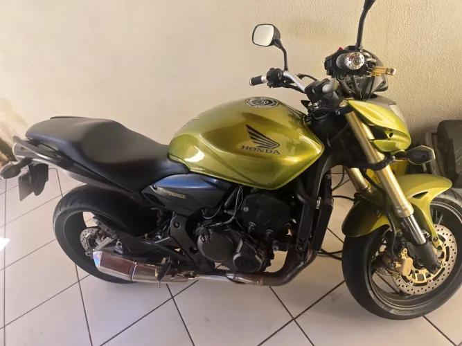 Vendo Hornet ou troco por carro menor ou igual valor.