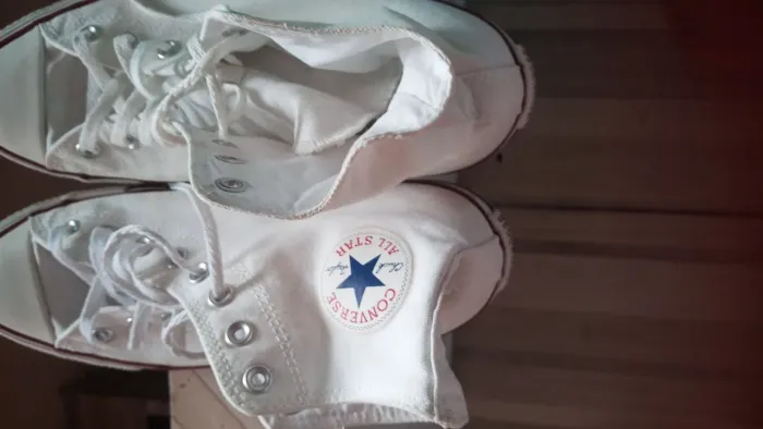 Sapato seme novo com 2 x de uso no precinho cor verde bb e branco meu zap *64