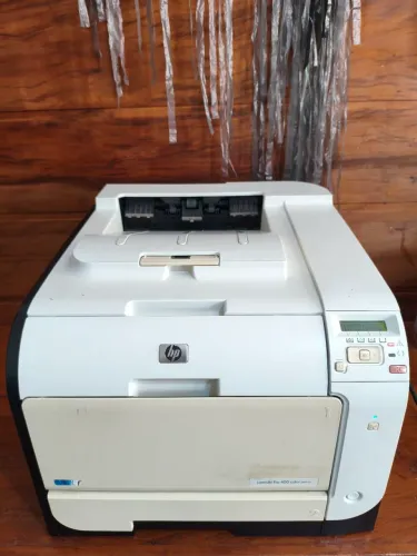 Impressora LaserJet Pro Color M451dw